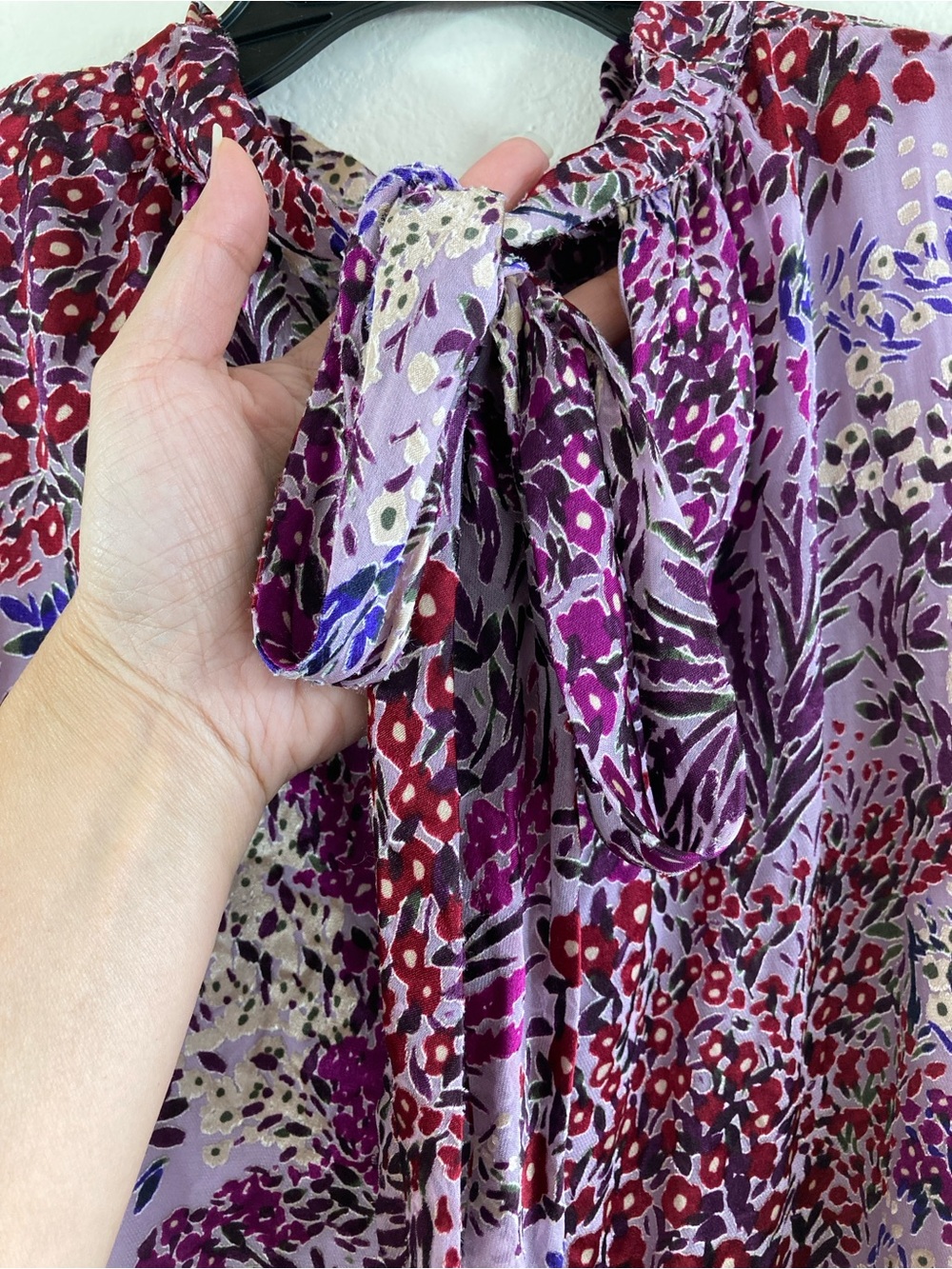 White House Black Market Lavender Floral Sleeveless Top Size S Velvet Burnout - Picture 8 of 12